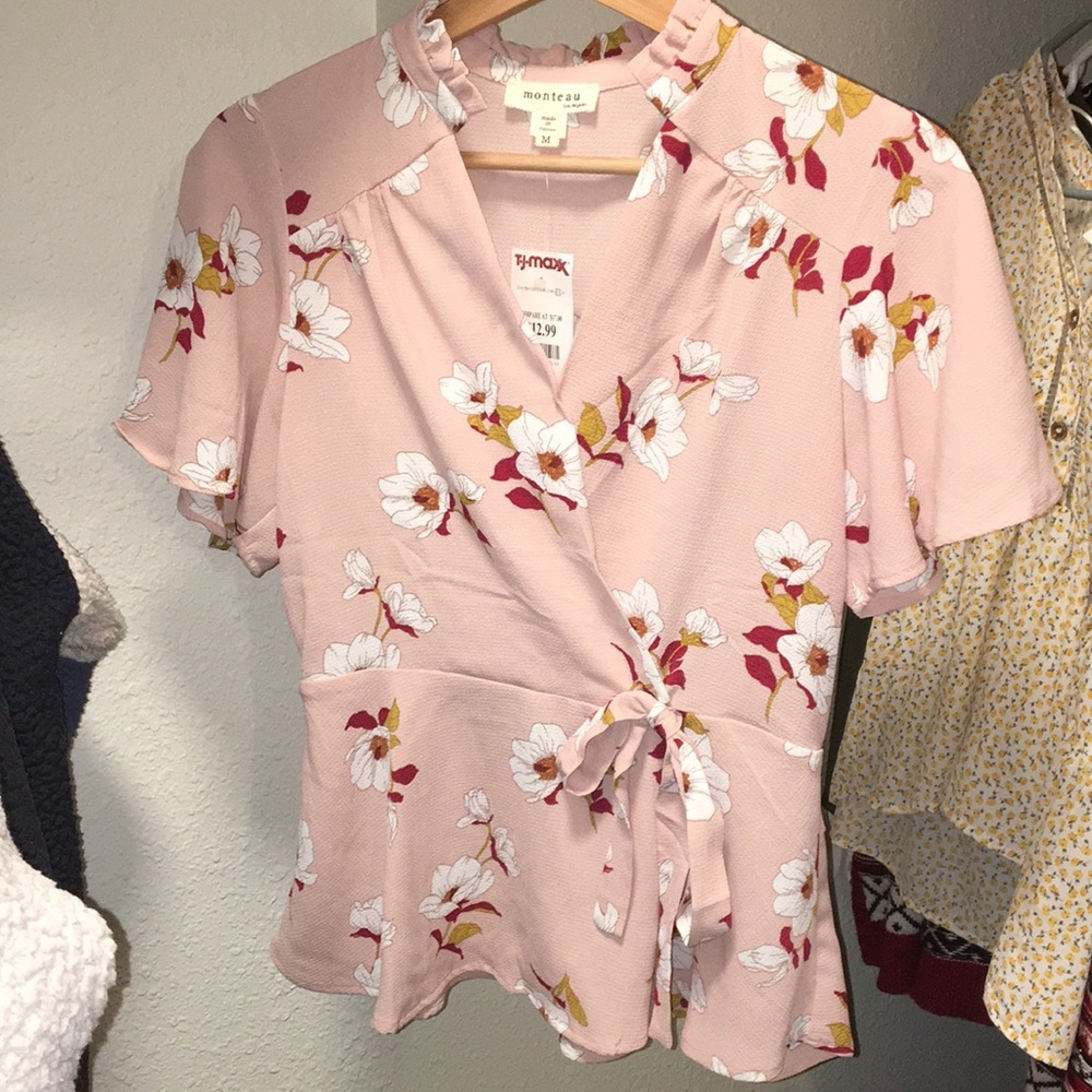 Monteau v-neck shirt, size M